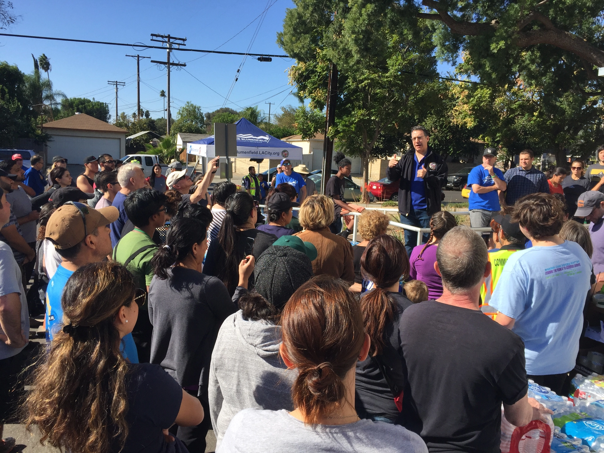 Blumenfield speaking to West Valley volunteers